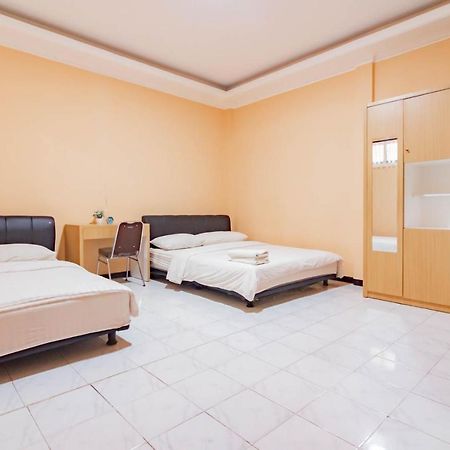 Shofy Guest House Mitra Reddoorz Бандунг Экстерьер фото