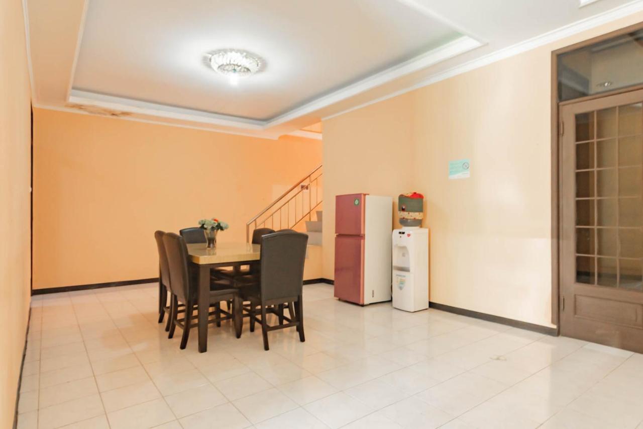 Shofy Guest House Mitra Reddoorz Бандунг Экстерьер фото
