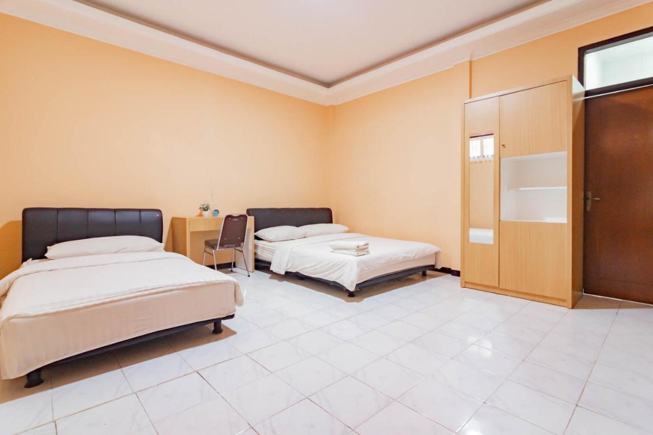 Shofy Guest House Mitra Reddoorz Бандунг Экстерьер фото